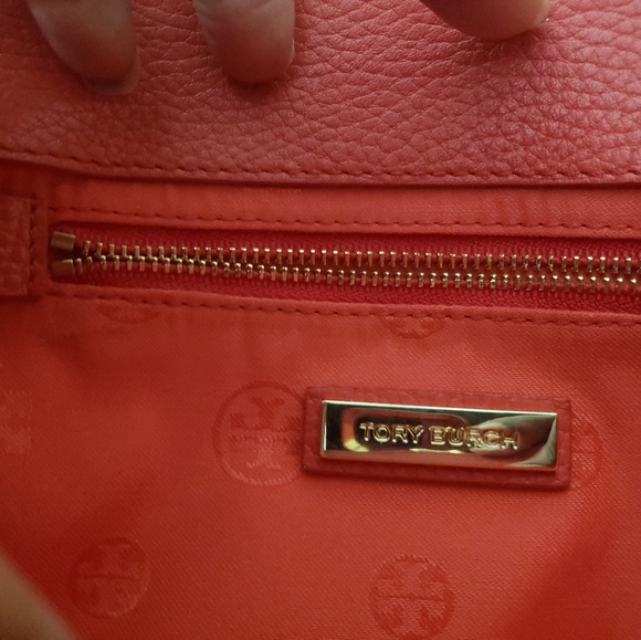 Tory Burch T-Serif Saddlebag Red Pebbled - Picture 4 of 10